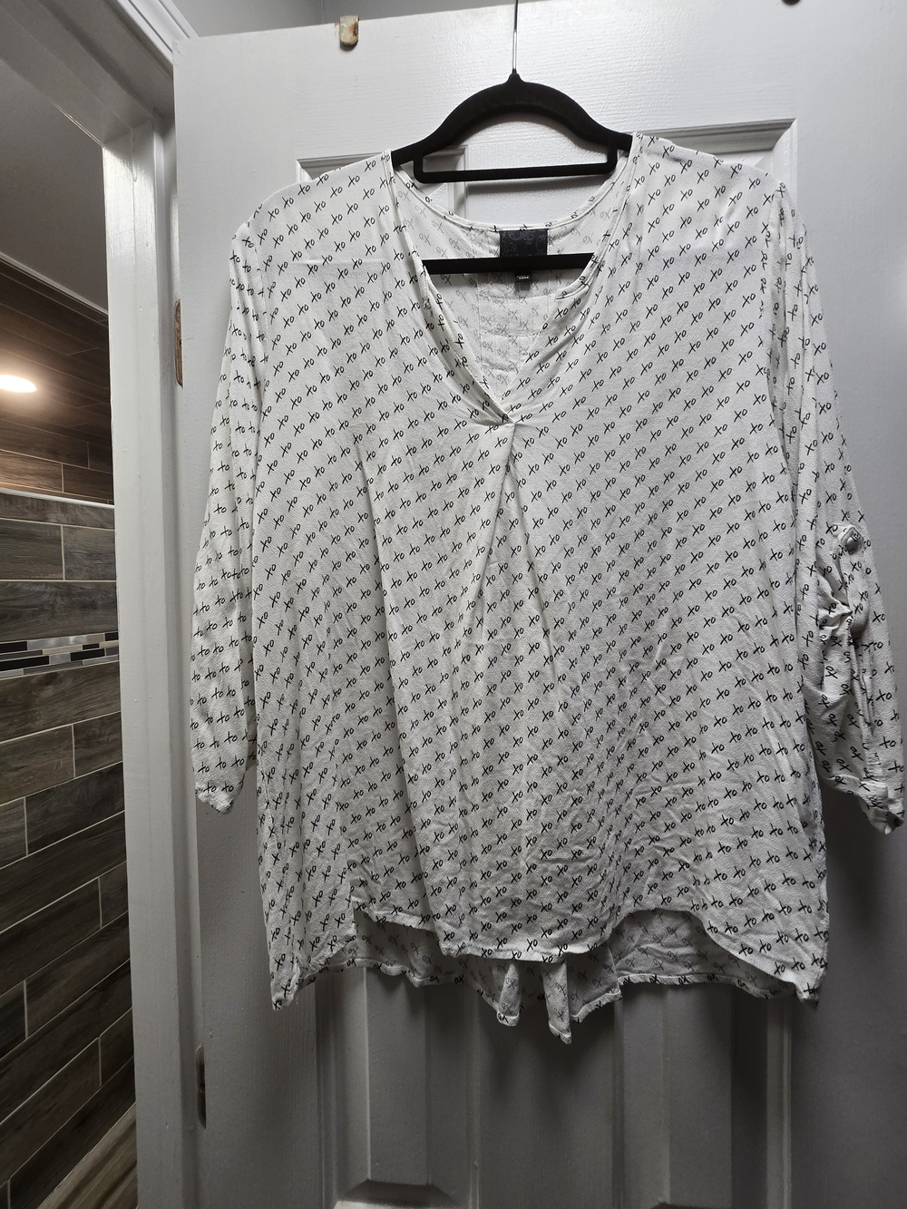 Wallpapher White V-Neck Patterned Tunic